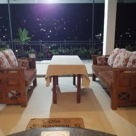 Luxury Apartment The Walkers Nest Kandy Buitenkant foto