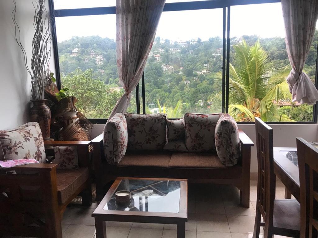Luxury Apartment The Walkers Nest Kandy Buitenkant foto