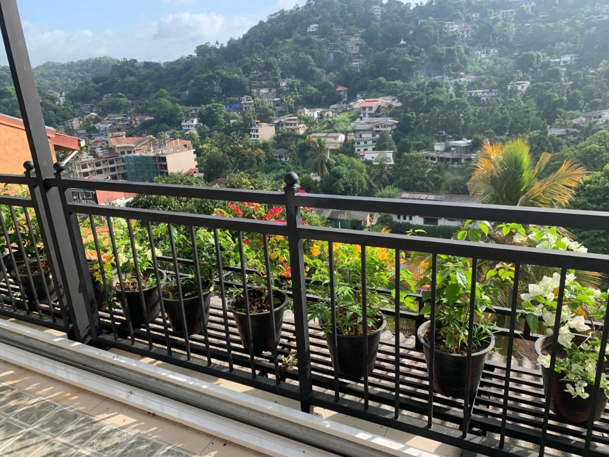 Luxury Apartment The Walkers Nest Kandy Buitenkant foto