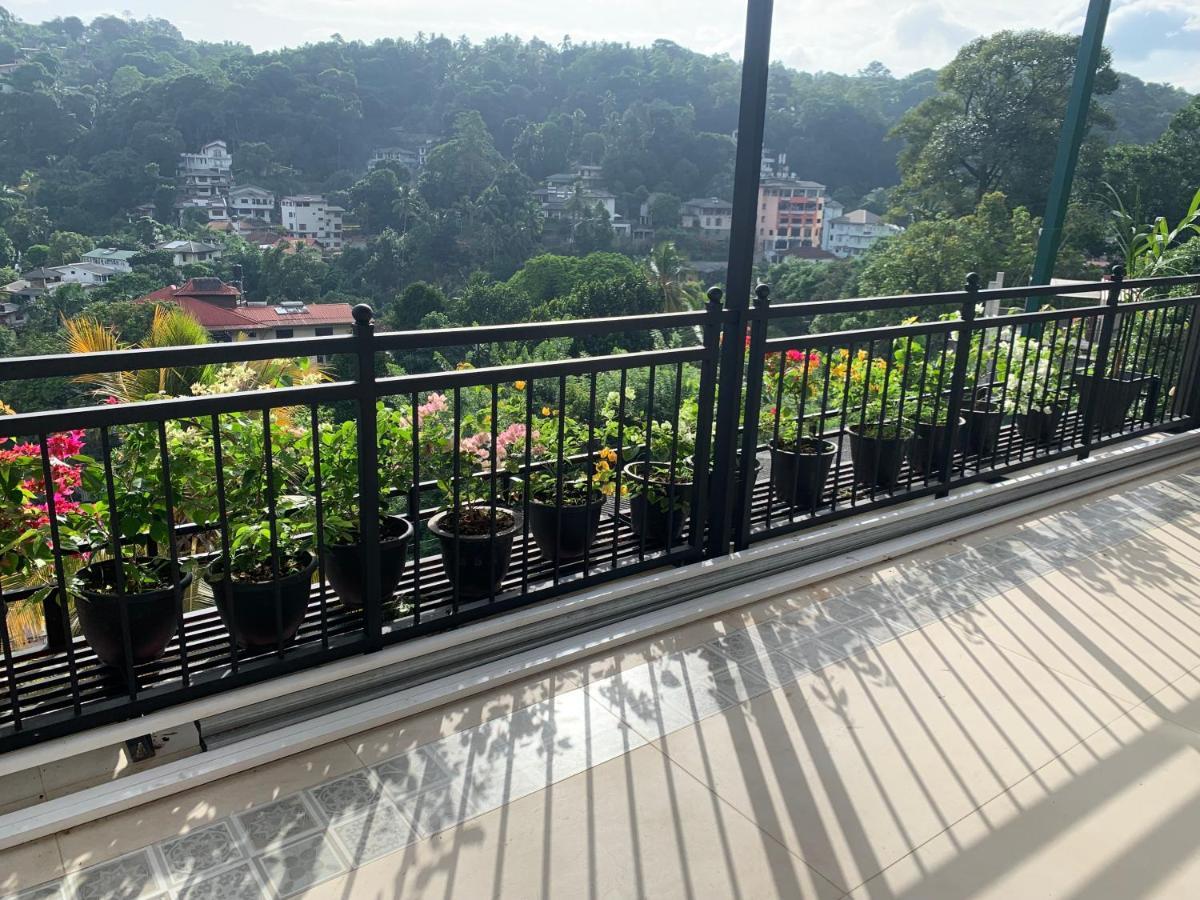 Luxury Apartment The Walkers Nest Kandy Buitenkant foto