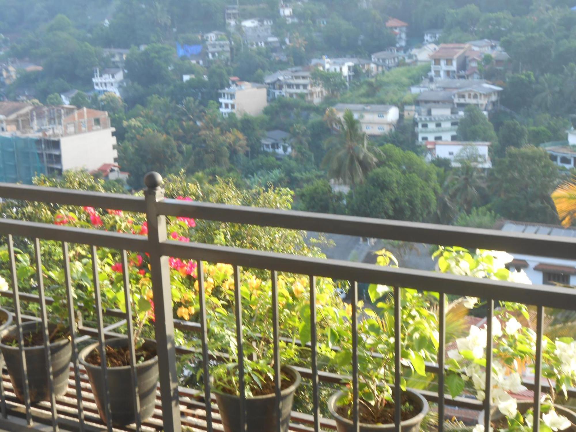 Luxury Apartment The Walkers Nest Kandy Buitenkant foto