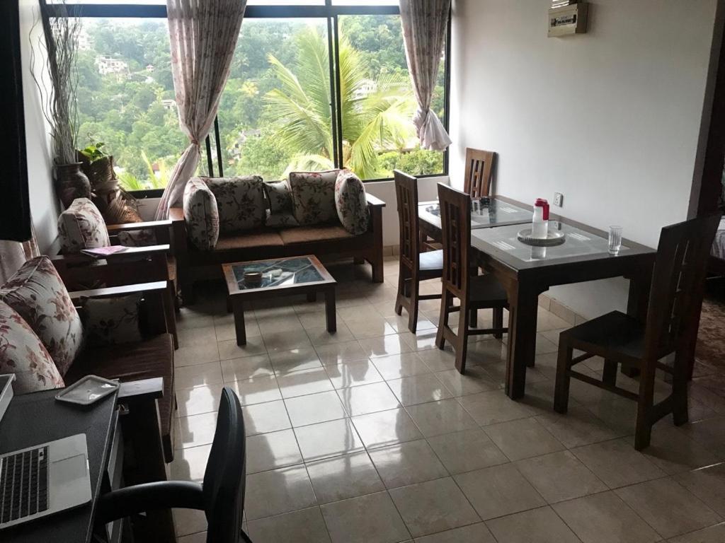 Luxury Apartment The Walkers Nest Kandy Buitenkant foto