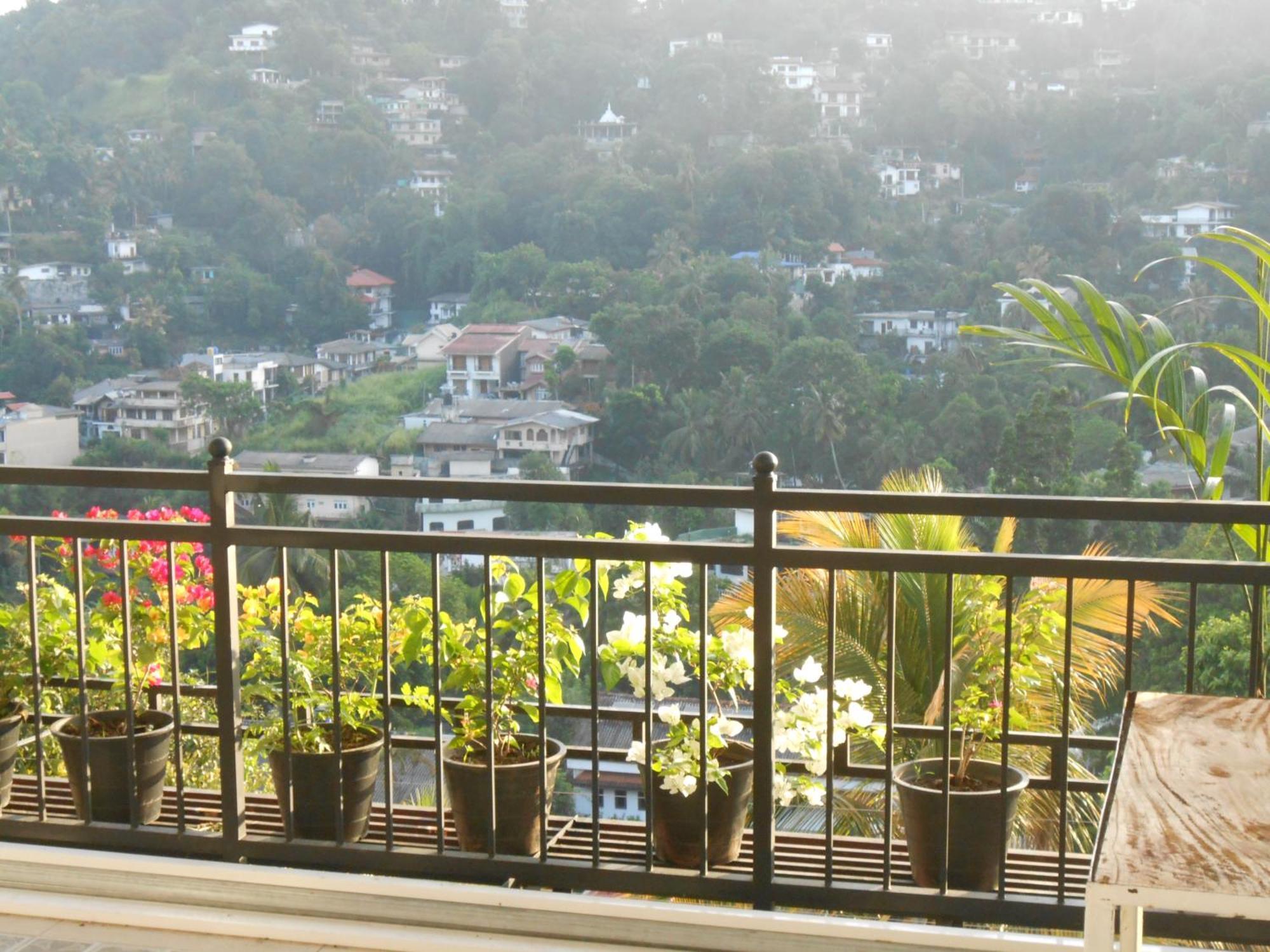 Luxury Apartment The Walkers Nest Kandy Buitenkant foto